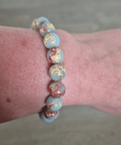 Met de natuursteenarmband aqua heb je het gevoel in de oceaan te kijken.