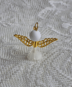 Geef ons geluksengeltje wit met filigraan vleugels cadeau