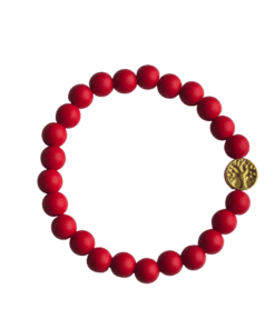 Onze handgemaakte kralenarmband met levensboom en rode acryl kralen