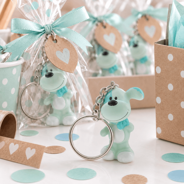 Sleutelhanger hondje toby blauw/groen met een feestelijke achtergrond gemaakt door AI