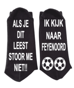 Sokken met de tekst niet storen, ik kijk naar Feyenoord