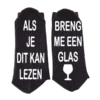 Sokken met tekst op een witte achtergrond