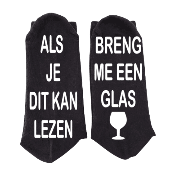 Sokken met tekst op een witte achtergrond